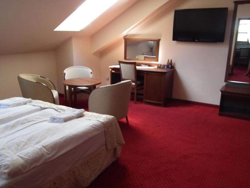Hotel Rytwiany Bagian luar foto